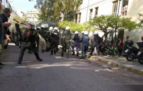 Διώξεις για πλημμελήματα στους συλληφθέντες για τα χθεσινά επεισόδια στα Εξάρχεια