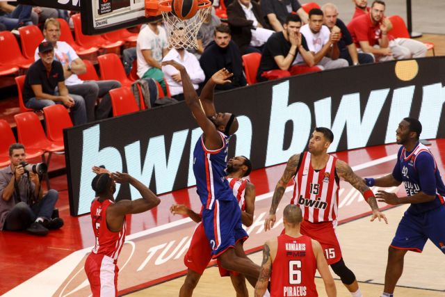 Πέρασε και η Εφές από το ΣΕΦ – Νέα βαριά ήττα του Ολυμπιακού