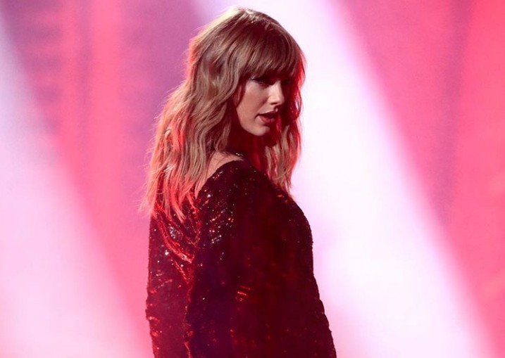 Τέιλορ Σουίφτ: Καλλιτέχνης της δεκαετίας στα Αμερικανικά Μουσικά Βραβεία