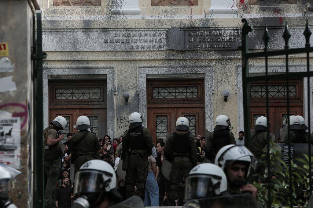 Ο πόλεμος ΝΔ με ΣΥΡΙΖΑ: Δόγμα «νόμος και τάξη» εναντίον… «αντιδεξιού μετώπου»