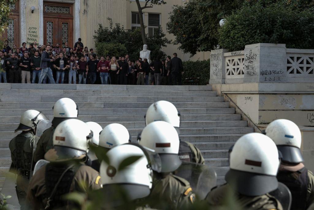 ΑΣΟΕΕ: «Δεν ανακαλώ» λέει ο Μάρκου – «Φλερτάρετε με το μπάχαλο» απαντάει ο Μαρκόπουλος