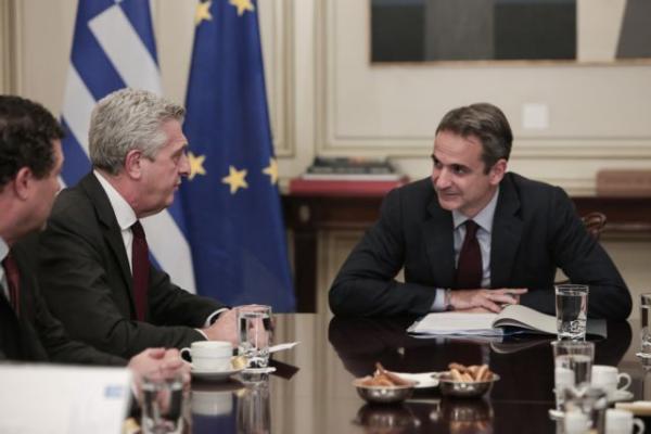 Συνάντηση Μητσοτάκη με τον Ύπατο Αρμοστή του ΟΗΕ για τους πρόσφυγες