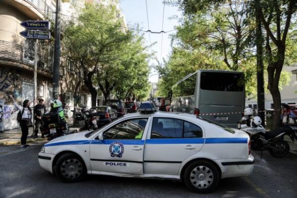 Εξάρχεια : Πέντε συλλήψεις στην πλατεία για ναρκωτικά