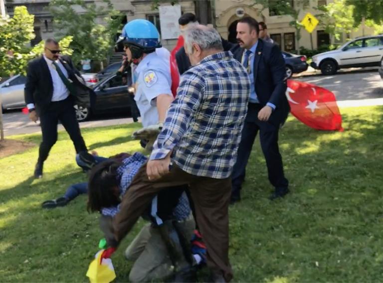 Επίσκεψη Ερντογάν στις ΗΠΑ : Οι τραμπουκισμοί μπράβων του σε κούρδους διαδηλωτές