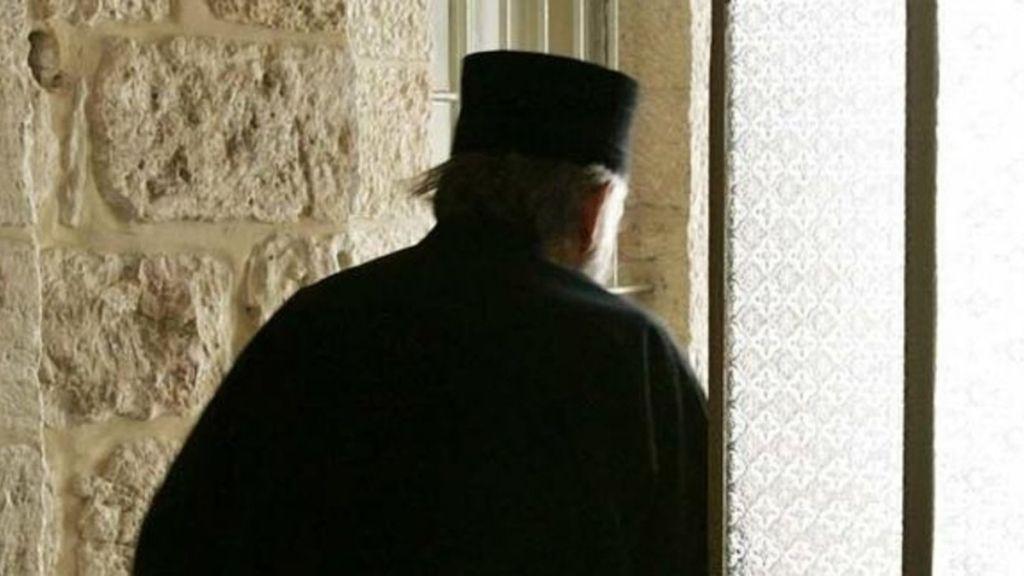 Τραγική εξέλιξη στην υπόθεση του ιερέα από τη Μάνη που ασελγούσε σε βάρος της 12χρονης