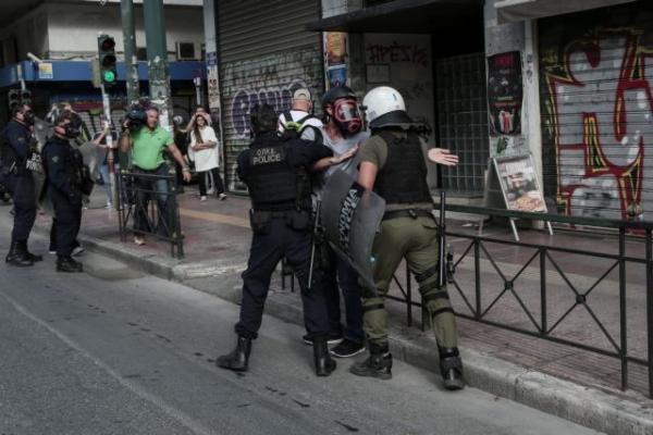Επεισόδια στην ΑΣΟΕΕ : Ελεύθερος ο φοιτητής Ιατρικής που συνελήφθη