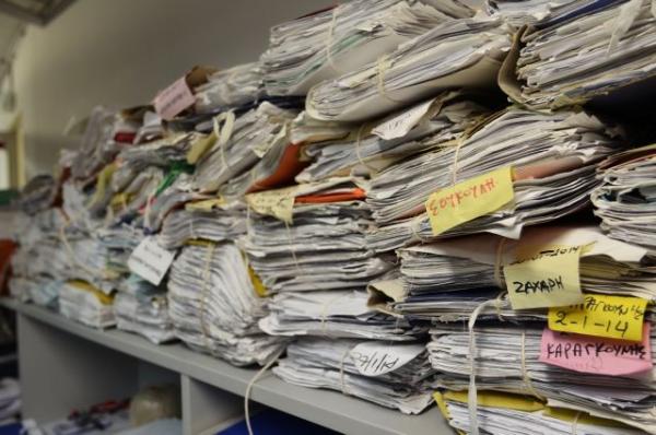 «Βικτώρια» : Στεγνώνουν με πιστολάκι τις δικογραφίες στο Πρωτοδικείο Αθηνών