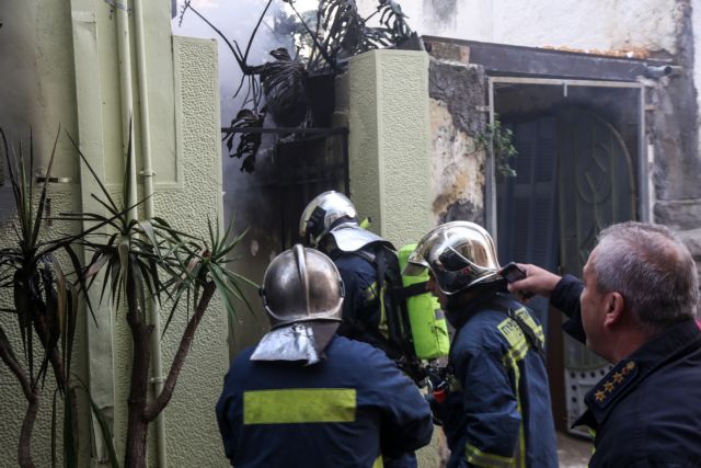 Φωτιά στην Κυψέλη : Συγκλονιστικές εικόνες από τη διάσωση εγκλωβισμένου