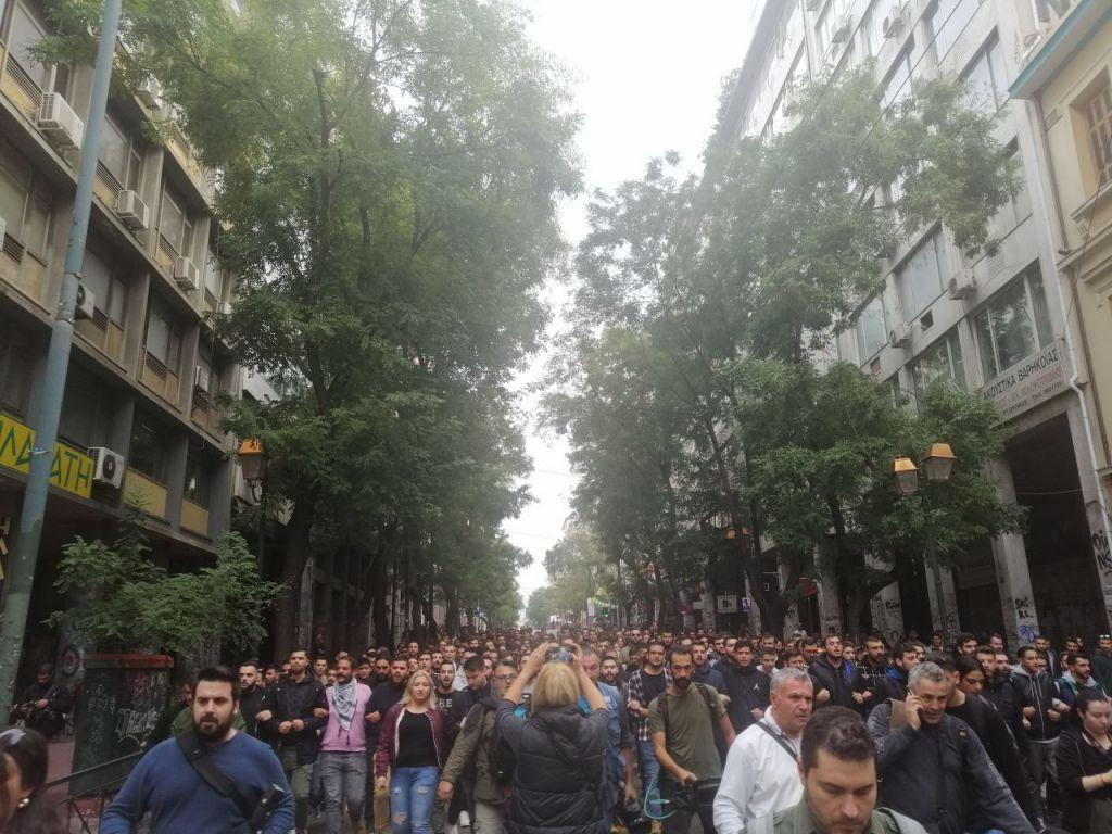 Πολυτεχνείο : Μεγάλη η συμμετοχή στην πορεία για την 46η επέτειο της εξέγερσης