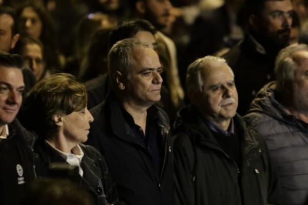Πολυτεχνείο : Αποδοκιμασίες κατά ΣΥΡΙΖΑ έξω από την πρεσβεία των ΗΠΑ