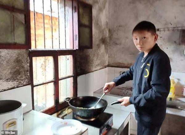 Ο 34χρονος που είναι «παγιδευμένος» σε σώμα παιδιού