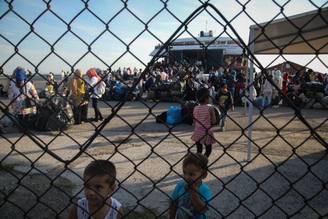 Προσφυγικό : Έντονες αντιδράσεις στο κυβερνητικό σχέδιο – Παραιτήσεις δημάρχων για τα κλειστά κέντρα