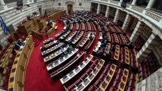 Ψήφος αποδήμων: Έκκληση Θεοδωρικάκου για σύγκλιση – Στάση αναμονής από ΣΥΡΙΖΑ-ΚΚΕ