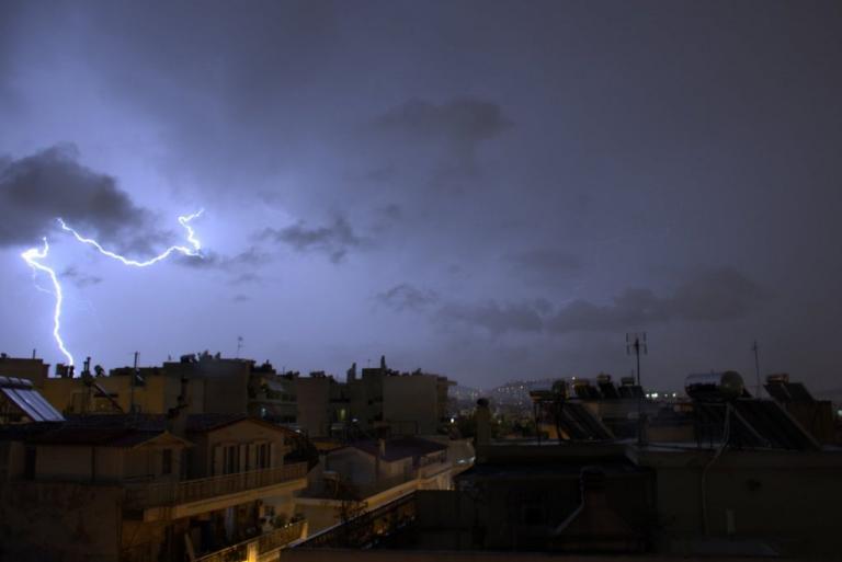 Καιρός : Πώς ξεκίνησε η καταιγίδα – Το μαύρο σύννεφο που έπνιξε την Αττική