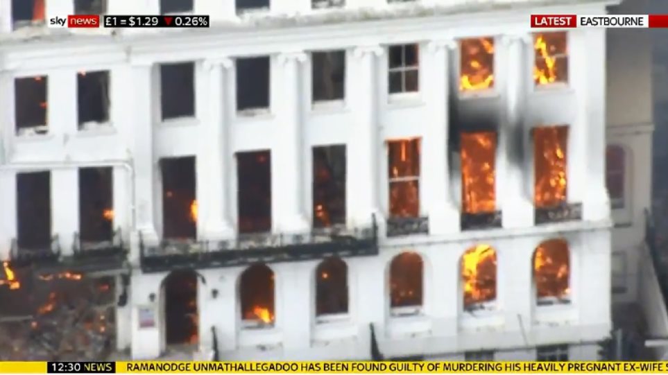 Βρετανία : Μεγάλη πυρκαγιά κατακαίει ξενοδοχείο