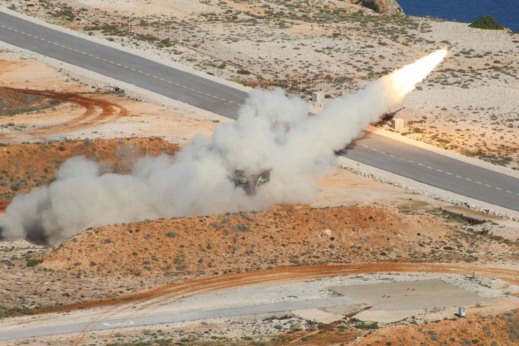 Δυναμική απάντηση στις προκλήσεις της Τουρκίας: Βολές πυροβολικού Μάχης στο πεδίο βολής Κρήτης
