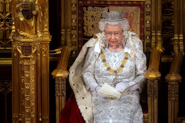 The Sun : Παραιτείται η Βασίλισσα Ελισάβετ και αναλαμβάνει ο Κάρολος