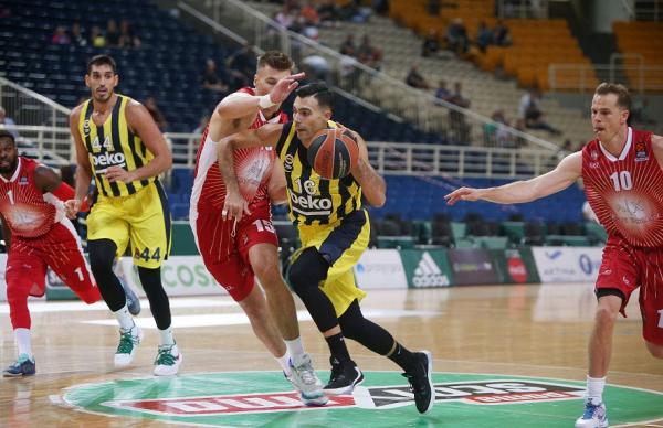 Ανθοδέσμες και στήριξη σε Σλούκα από οπαδούς της Φενέρμπαχτσε (pic)