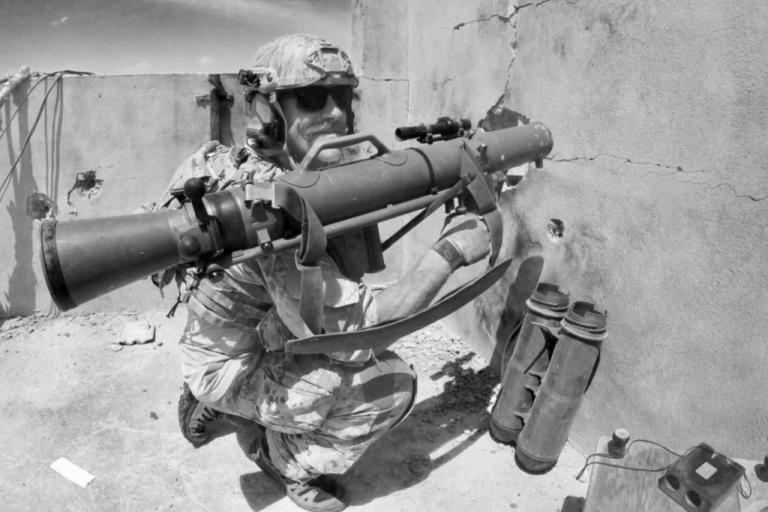 Απίστευτο: Ο Τραμπ στο πλευρό ενός κατηγορούμενου για εγκλήματα πολέμου