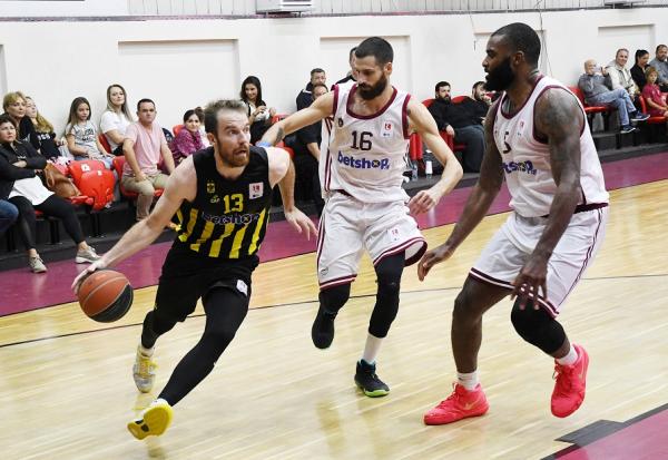 Τα χρέη πνίγουν τον Άρη, που βρίσκεται σε απόγνωση