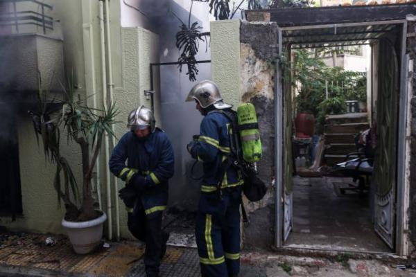 Κυψέλη : Οι πρώτες εικόνες από τη φωτιά – Τρεις τραυματίες