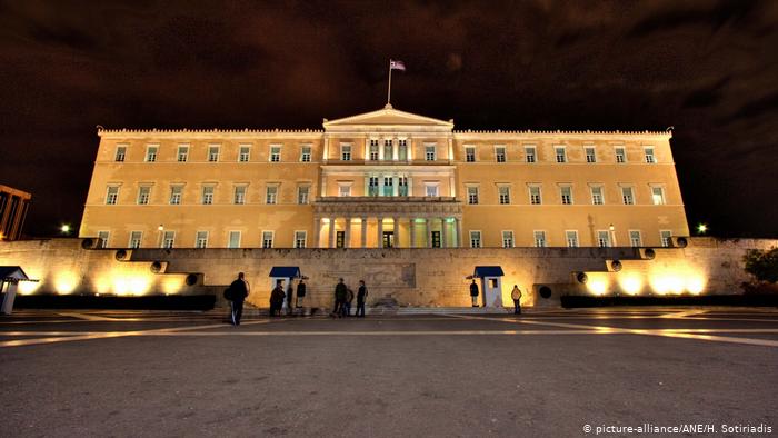 Handelsblatt : Οι Έλληνες ξαναβρίσκουν το θάρρος τους