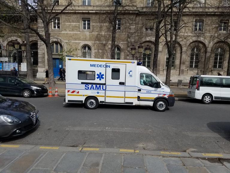 Σοκ στη Γαλλία : 15χρονη πέθανε όταν σφήνωσε το κεφάλι της σε κάδο