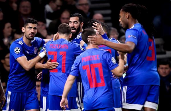 Απίθανος Ολυμπιακός: Ο Σεμέδο κάνει το 2-0 στο Λονδίνο