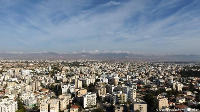 Εκτεθειμένη η κυπριακή κυβέρνηση για τα «χρυσά» διαβατήρια