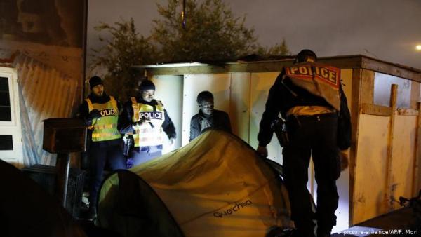 Εκκένωση καταυλισμών έξω από το Παρίσι