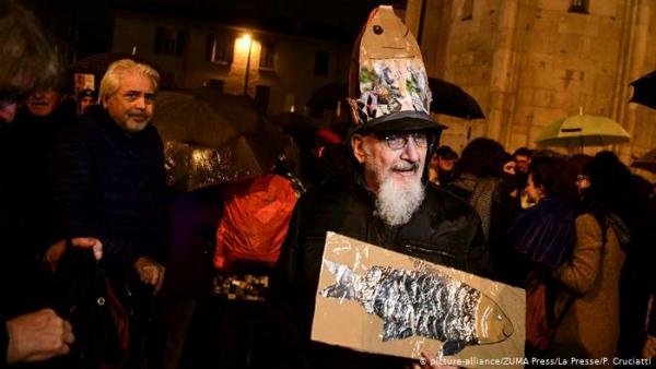 Ο Σαλβίνι αντιμέτωπος με τις «σαρδέλες»