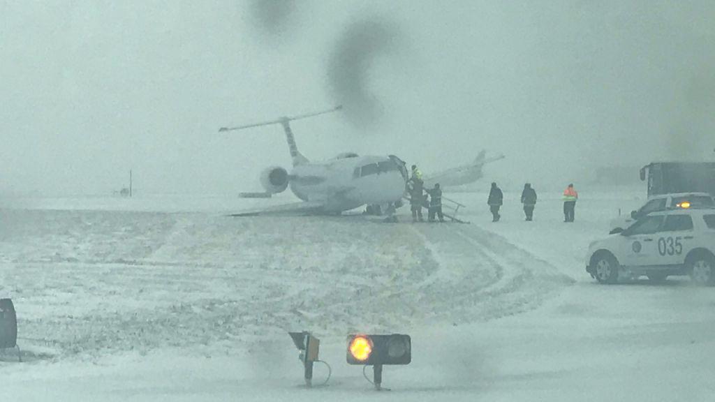 Σικάγο: Αεροσκάφος γλίστρησε στον παγωμένο διάδρομο – Ούρλιαζαν οι επιβάτες