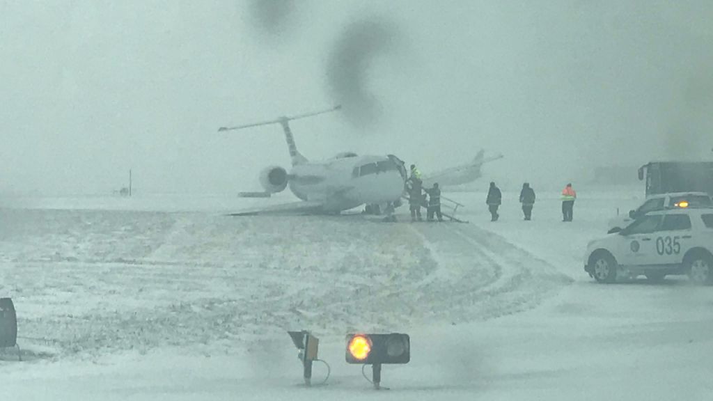 Σικάγο: Αεροσκάφος γλίστρησε στον παγωμένο διάδρομο - Ούρλιαζαν οι επιβάτες
