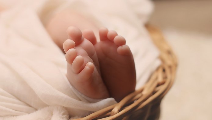 Επίδομα γέννας : Σε πόσεις δόσεις θα καταβληθεί