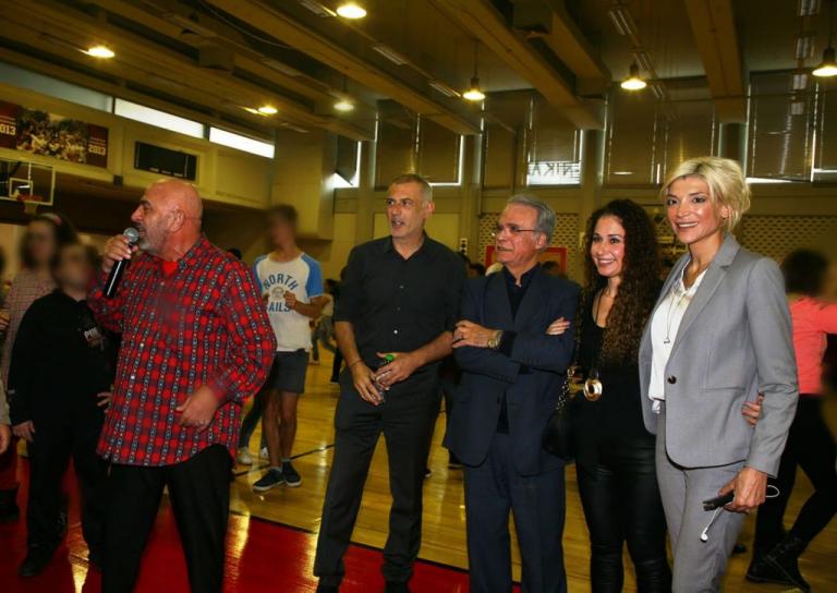 Μεγάλη γιορτή με τον Γιάννη Ζουγανέλη για τα παιδιά ειδικών σχολείων από τον δήμο Πειραιά