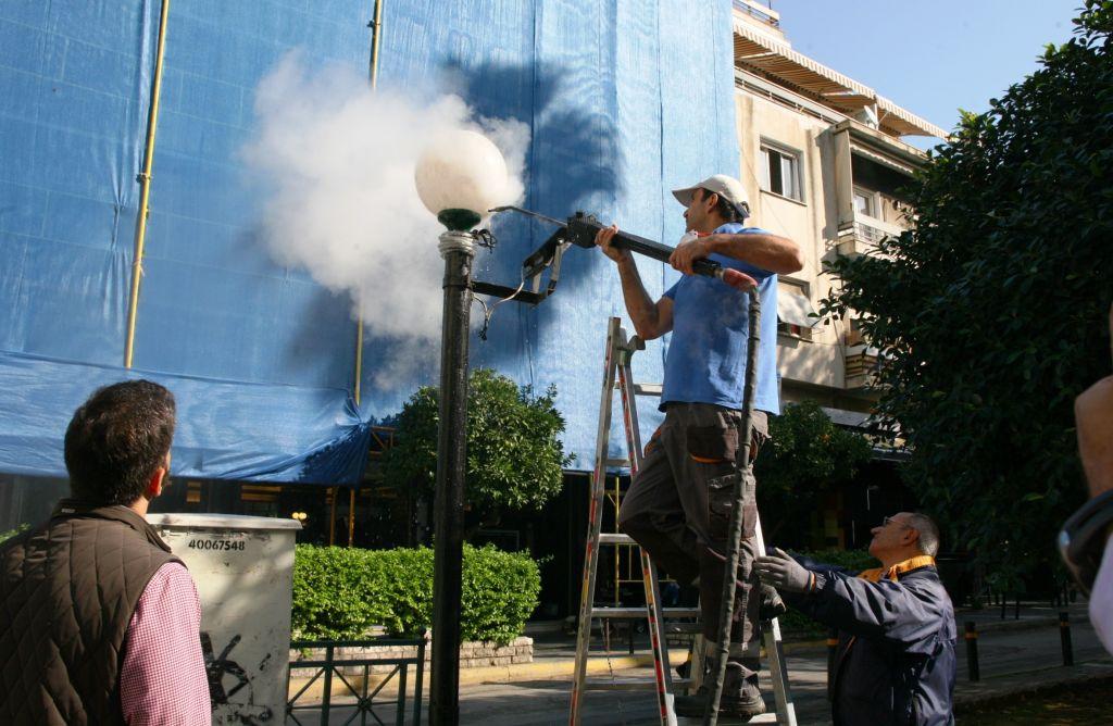 Δήμος Πειραιά : Επιχείρηση καθαρισμού και εξωραϊσμού των πλατειών