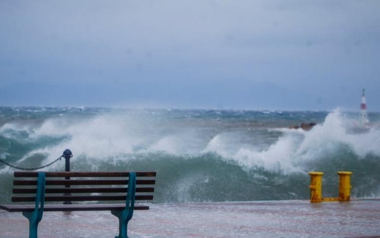 Κεφαλονιά: Δεμένα τα πλοία λόγω των θυελλωδών ανέμων