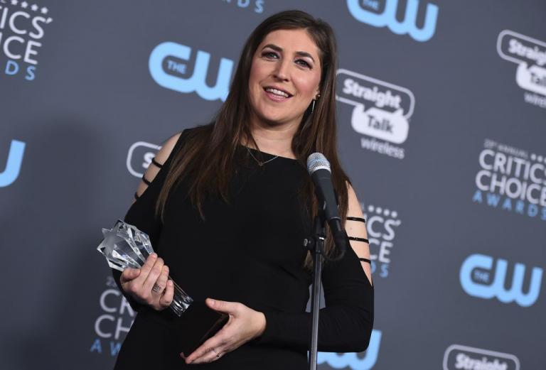 Η Μάιμ Μπιάλικ κάνει σκηνοθετικό ντεμπούτο με πρωταγωνιστή τον Ντάστιν Χόφμαν