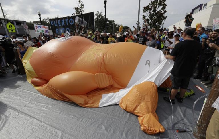 Μαχαίρωσαν το… οργισμένο μωρό Τραμπ