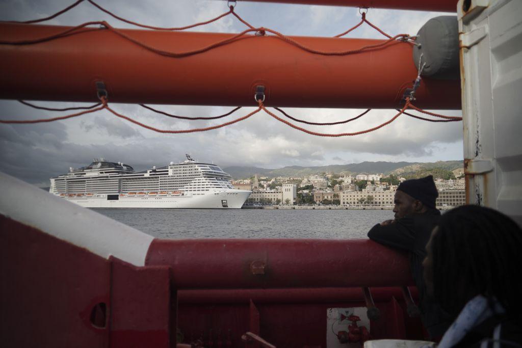 Λαμπεντούζα : 143 πρόσφυγες διασώθηκαν και 20 αγνοούνται από ανατροπή πλοιαρίου