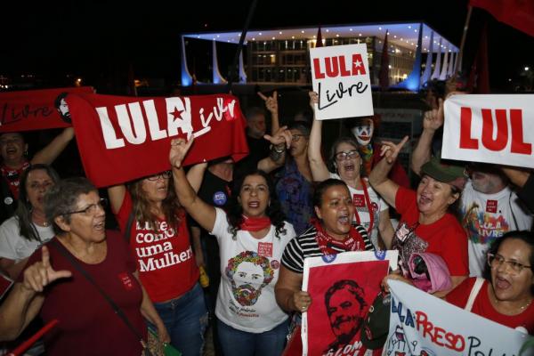 Βραζιλία: Αποφυλακίστηκε ο πρώην πρόεδρος Λούλα – Τον υποδέχθηκε λαοθάλασσα
