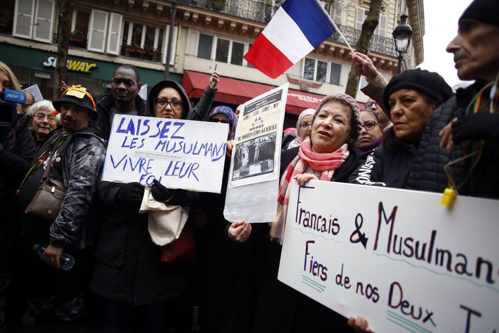 Παρίσι: Χιλιάδες διαδηλωτές κατά της ισλαμοφοβίας