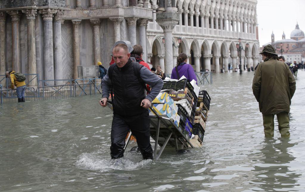 Βενετία : «Πνίγεται» το 85% της πόλης, πληροφορίες για 2 νεκρούς