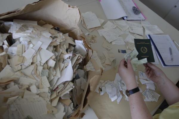 Η αποκατάσταση των αρχείων της Stasi δεν σταμάτησε ποτέ