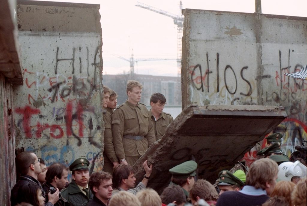 Τριάντα χρόνια από την πτώση του Τείχους: Η μέρα που άλλαξε τον κόσμο