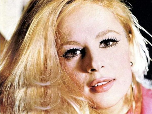 Αλίκη Βουγιουκλάκη : Είμαι σίγουρη πως θα πεθάνω όρθια