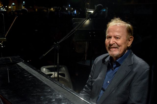 Γιάννης Σπανός : Στο Κιάτο σήμερα η κηδεία του αγαπημένου μουσικοσυνθέτη