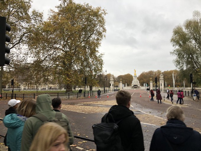 Συναγερμός στο Μπάκιγχαμ : Ύποπτο αυτοκίνητο έξω από το παλάτι