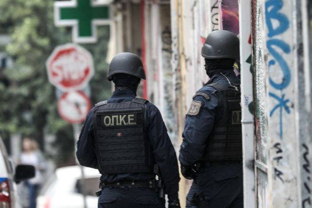 Εξάρχεια : Ένταση μεταξύ αντιεξουσιαστών και αστυνομικών – Μολότοφ και δακρυγόνα