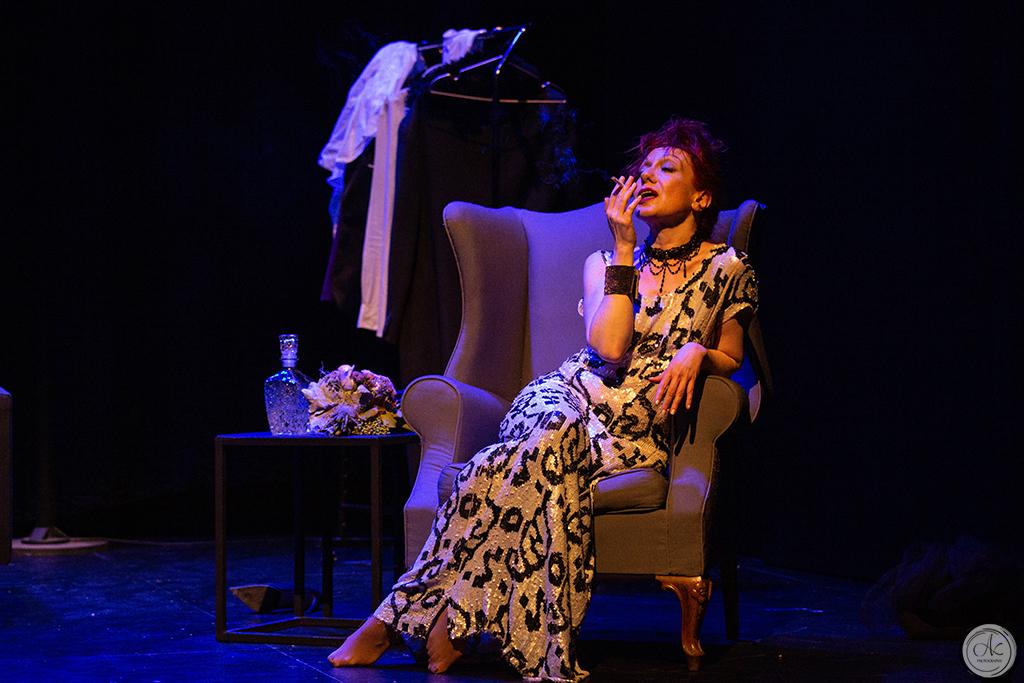 Η Τζούλη Σούμα μιλάει στο in.gr για την παράσταση «Ανατόλ»